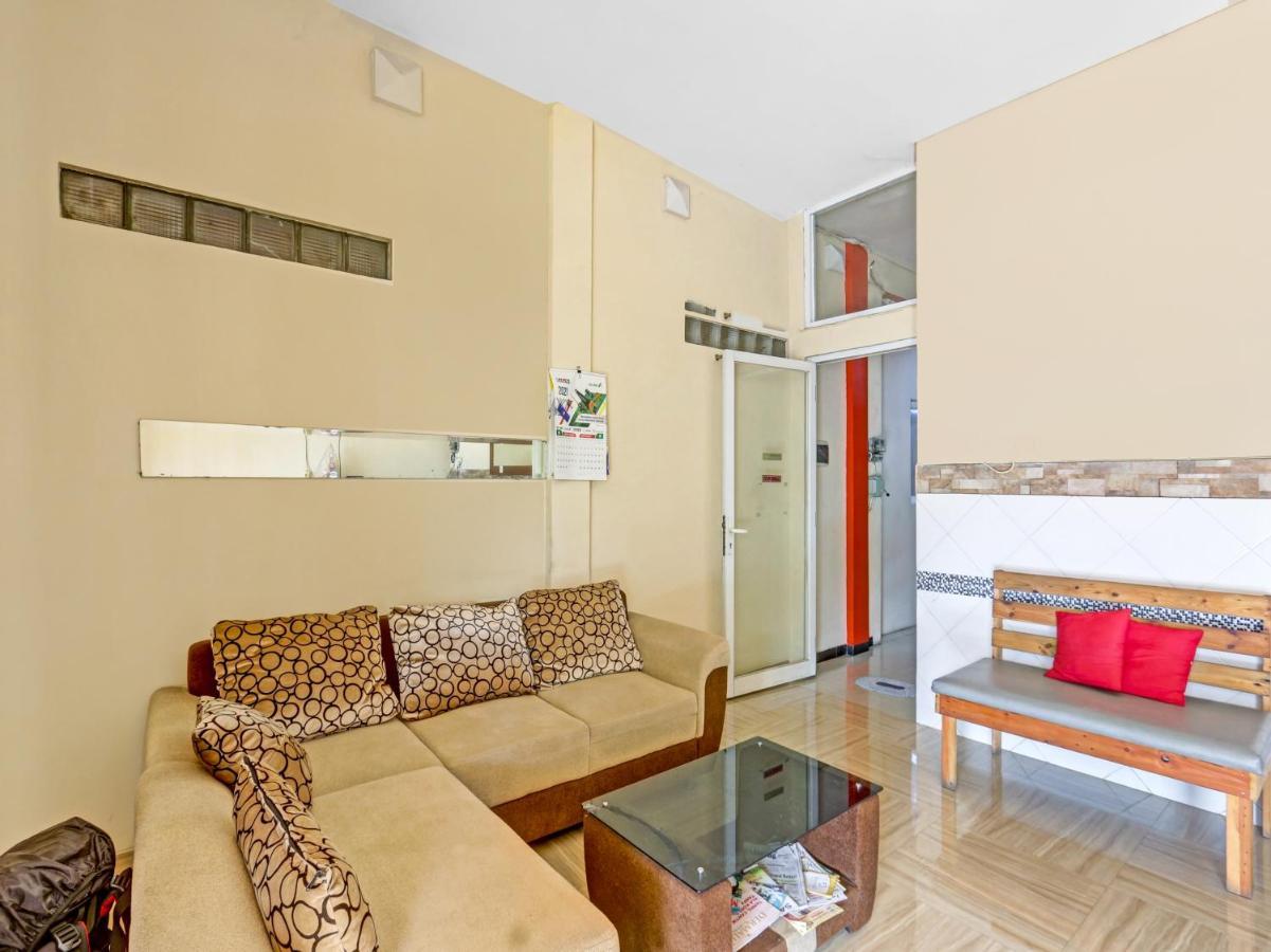 Oyo 90553 Arteri Guest House Семаранг Экстерьер фото