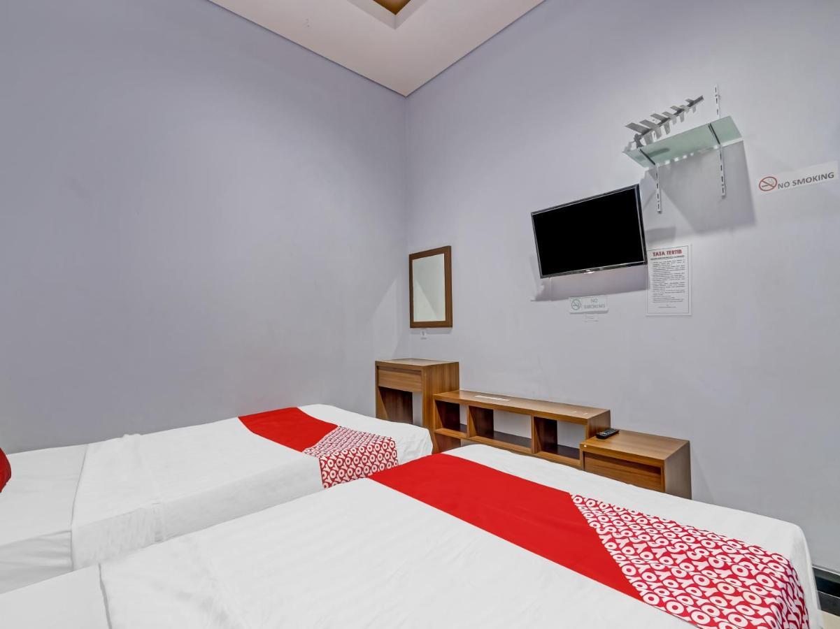 Oyo 90553 Arteri Guest House Семаранг Экстерьер фото