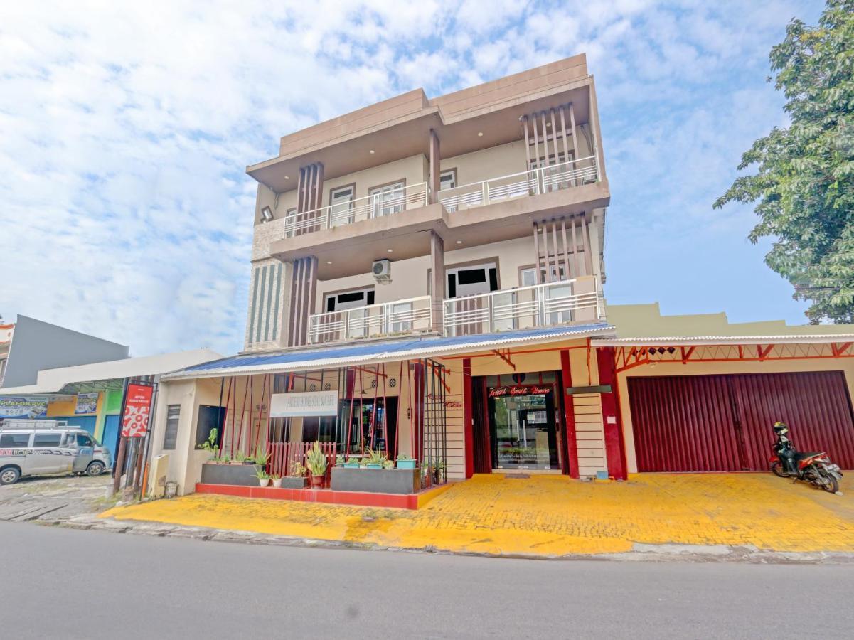 Oyo 90553 Arteri Guest House Семаранг Экстерьер фото