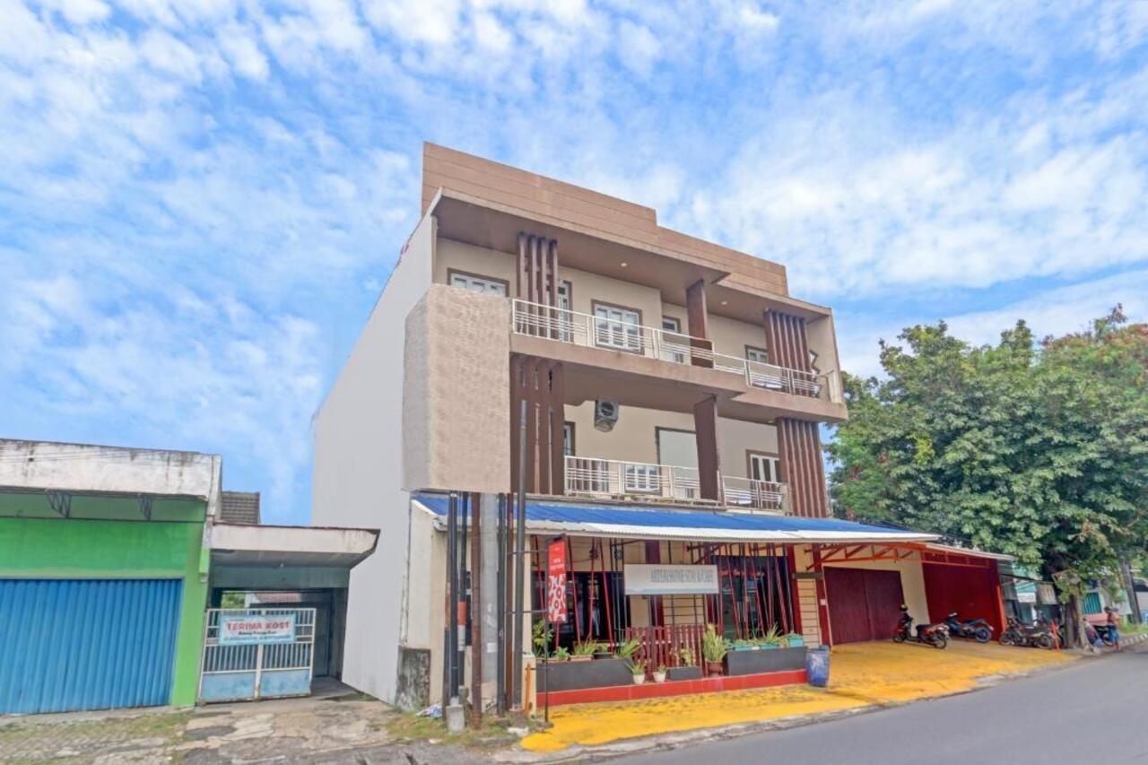 Oyo 90553 Arteri Guest House Семаранг Экстерьер фото